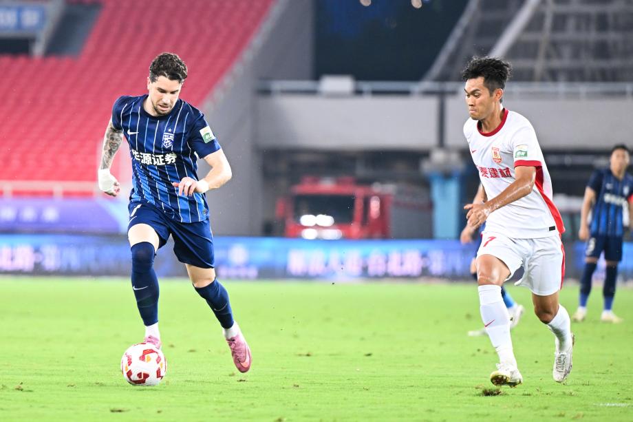 [图]进球契机主持不住 武汉三镇主场平长春亚泰